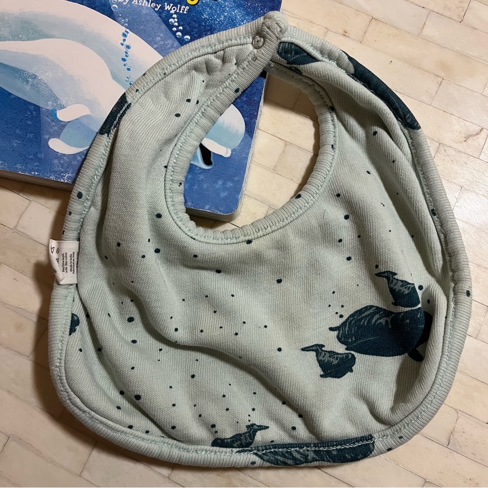 Kate Quinn Baby Beluga Light Green Organic Cotton Bib size Small + Raffi Book - Picture 3 of 9